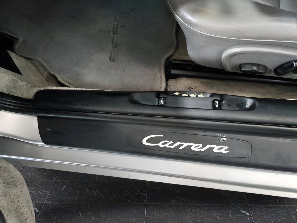 Used 2001 Porsche 911 Carrera RWD image 30