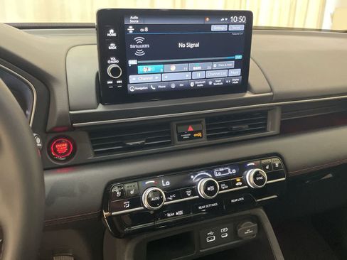 Certified 2025 Honda Pilot Black Edition image 6