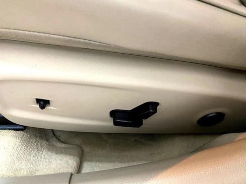 Used 2011 Chrysler 300 Limited w/ Luxury Group image 35