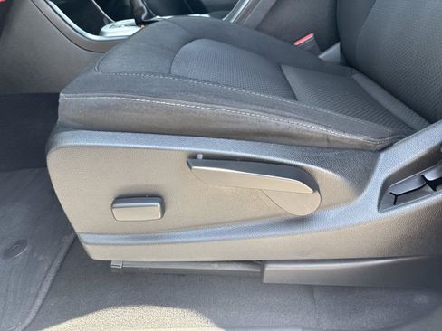 Used 2018 Chevrolet Colorado LT RWD image 12