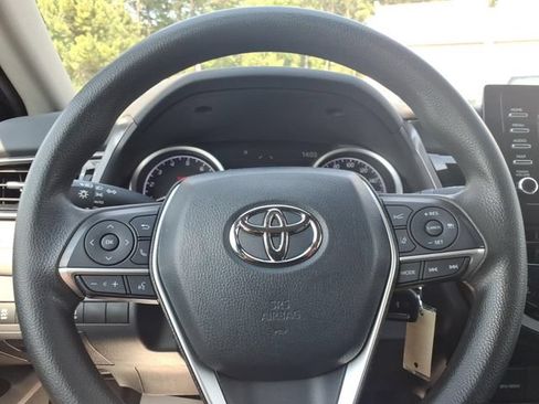 Used 2022 Toyota Camry LE AWD/4WD image 23