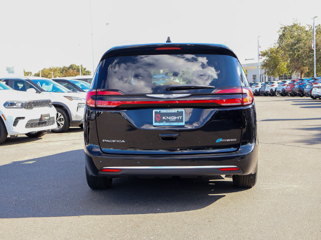 Used 2024 Chrysler Pacifica Limited FWD image 7