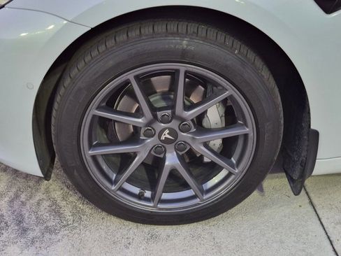 Used 2022 Tesla Model 3 Long Range AWD/4WD image 9