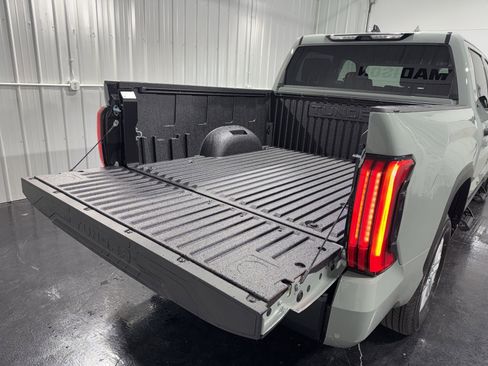 New 2026 Toyota Tundra SR5 w/ SR5 Convenience Package AWD/4WD image 32