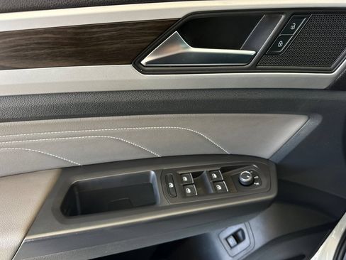 Used 2023 Volkswagen Atlas SE w/ Panoramic Sunroof Package FWD image 11