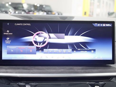 Used 2025 BMW X5 xDrive50e w/ M Sport Package image 22