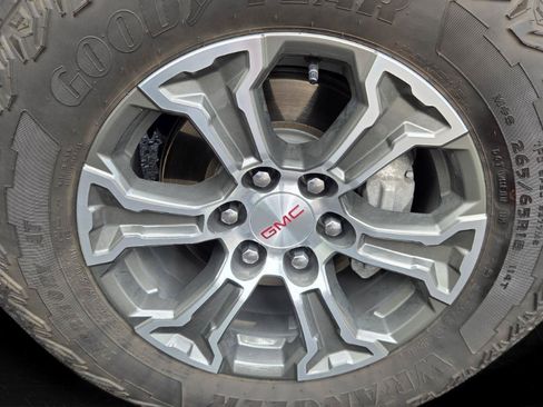 Used 2025 GMC Sierra 1500 SLE w/ X31 Off-Road Package AWD/4WD image 30