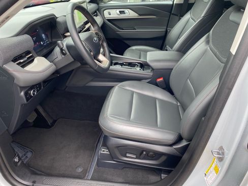 Used 2025 Ford Explorer Active w/ Active Comfort Package AWD/4WD image 10