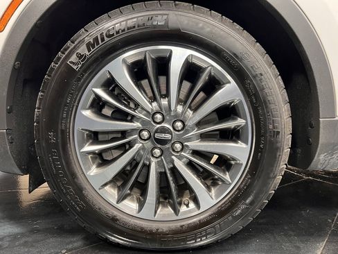 Used 2022 Lincoln Nautilus Reserve w/ Luxury Package image 7