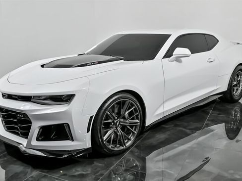Used 2017 Chevrolet Camaro ZL1 image 5