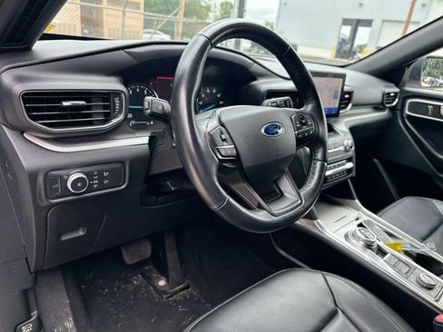 Used 2020 Ford Explorer XLT w/ Equipment Group 202A AWD/4WD image 12