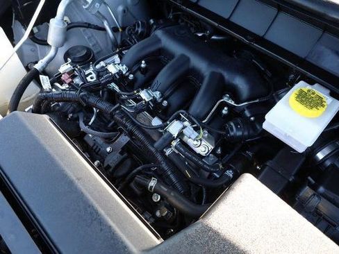 Used 2025 Nissan Pathfinder SV w/ SV Premium Package FWD image 28