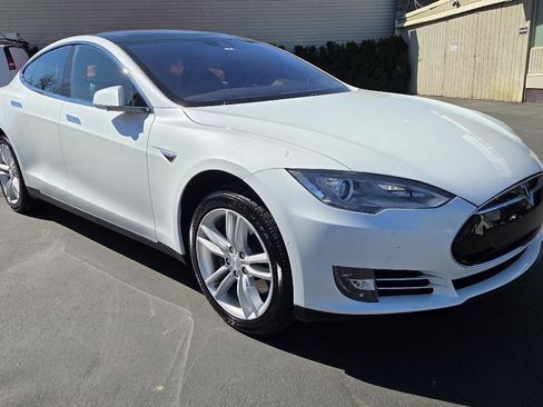 Used 2016 Tesla Model S 90D image 5