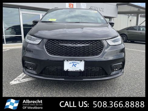 New 2026 Chrysler Pacifica Limited image 8