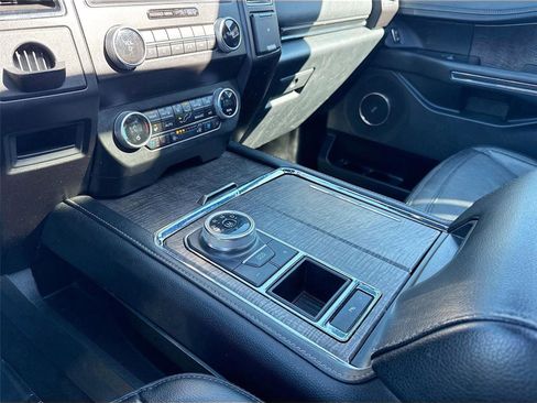 Used 2021 Ford Expedition Limited image 13