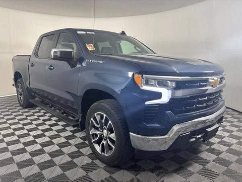 Used 2022 Chevrolet Silverado 1500 LT AWD/4WD image 35