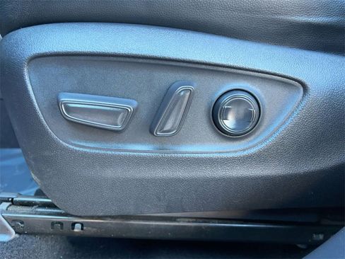 Used 2021 Toyota Highlander XLE image 14