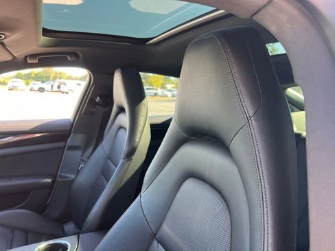 Used 2019 Porsche Panamera RWD image 14