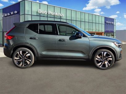 New 2026 Volvo XC40 B5 Ultra w/ Climate Package