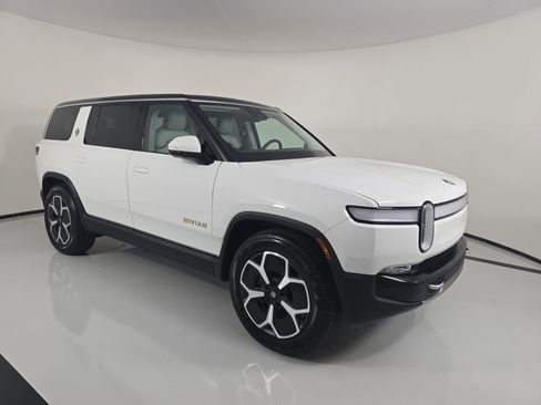 Used 2024 Rivian R1S Adventure AWD/4WD image 7
