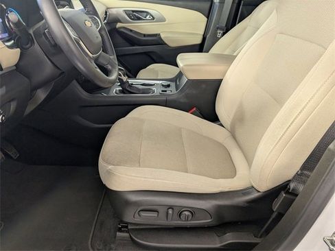Used 2022 Chevrolet Traverse LT image 12