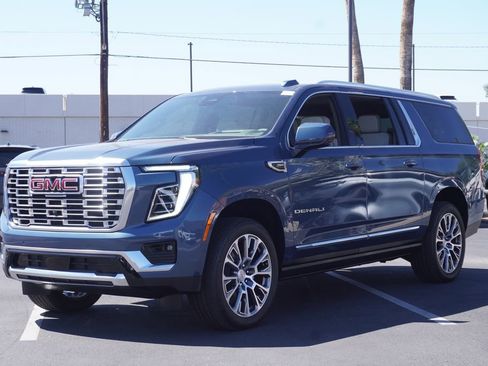 New 2026 GMC Yukon XL Denali w/ Sun & Power Step Package image 4