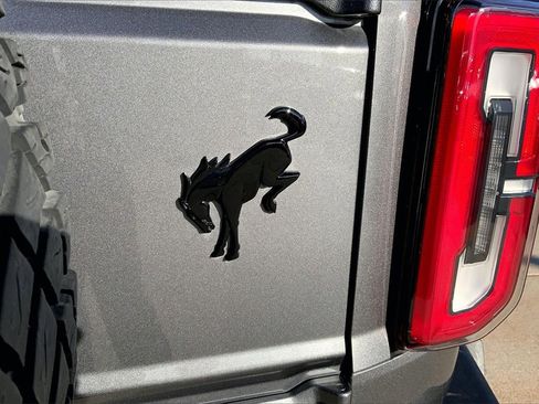 Used 2022 Ford Bronco Wildtrak image 8