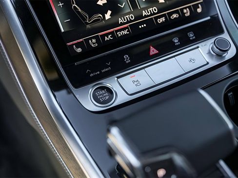 Used 2025 Audi Q8 Premium Plus image 21