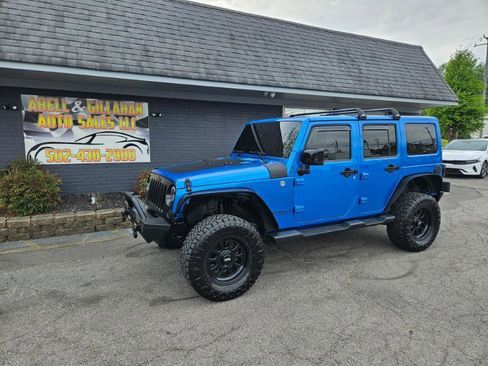 Used 2014 Jeep Wrangler Unlimited Sahara image 2