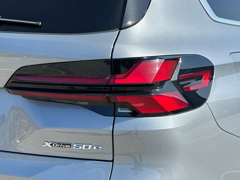 Used 2025 BMW X5 xDrive50e w/ Premium Package image 31