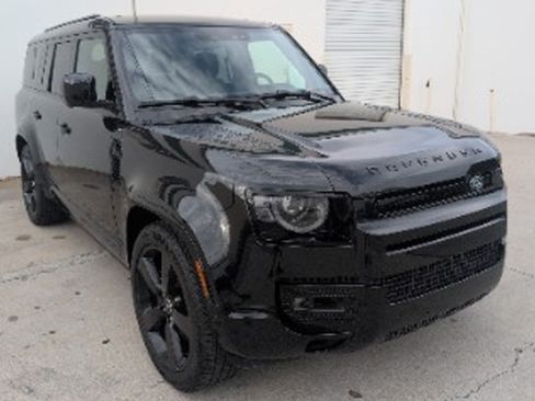 Used 2025 Land Rover Defender 130 X-Dynamic SE AWD/4WD image 3