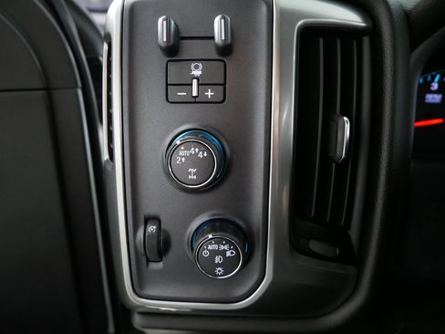 Used 2018 Chevrolet Silverado 1500 LT w/ All Star Edition image 26