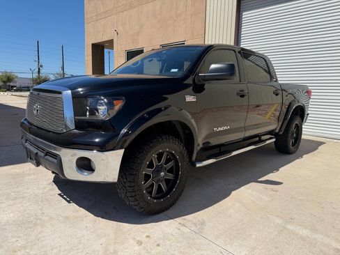 Used 2013 Toyota Tundra 4x4 CrewMax w/ SR5 Pkg image 2