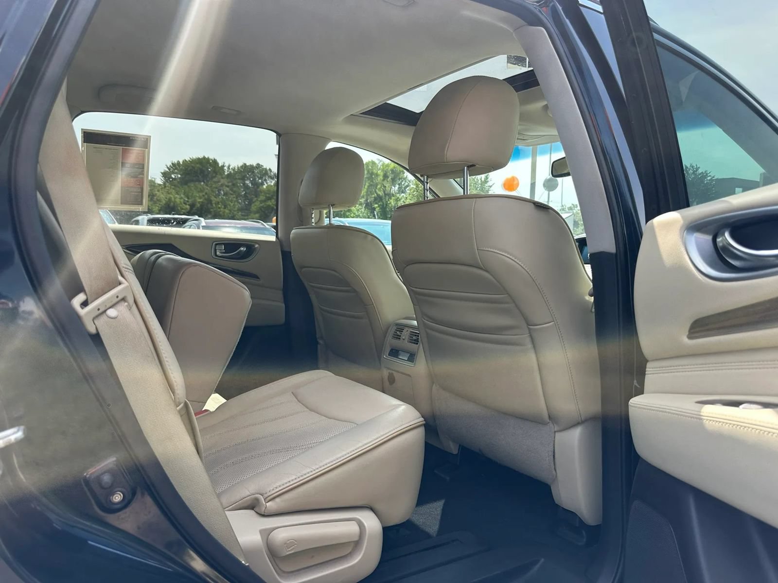 Used 2015 INFINITI QX60 Luxe w/ Premium Package AWD/4WD image 16