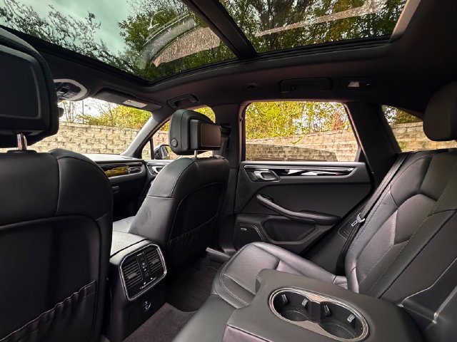 Used 2023 Porsche Macan AWD/4WD image 38