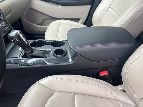 Used 2018 Ford Explorer XLT w/ Equipment Group 202A FWD image 19