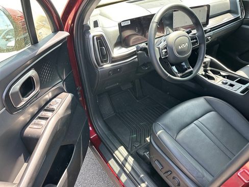 Used 2025 Kia Sorento S w/ Panoramic Sunroof Package image 6