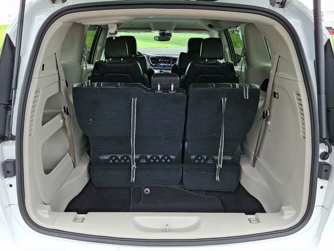 Used 2024 Chrysler Pacifica Touring-L FWD image 30