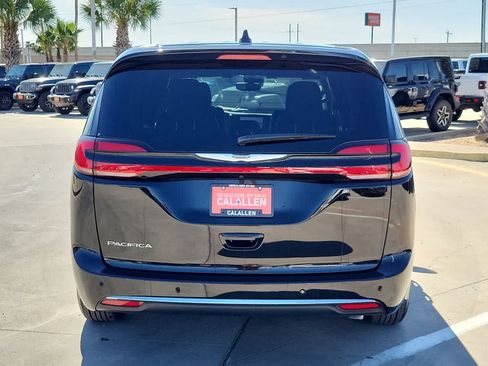 New 2026 Chrysler Pacifica Select FWD image 13