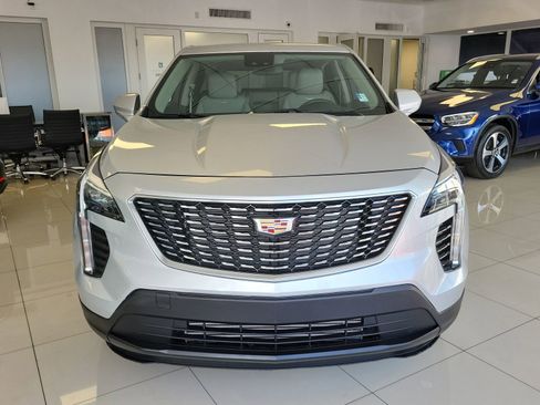 Used 2022 Cadillac XT4 Luxury w/ Driver Awareness Package FWD image 2