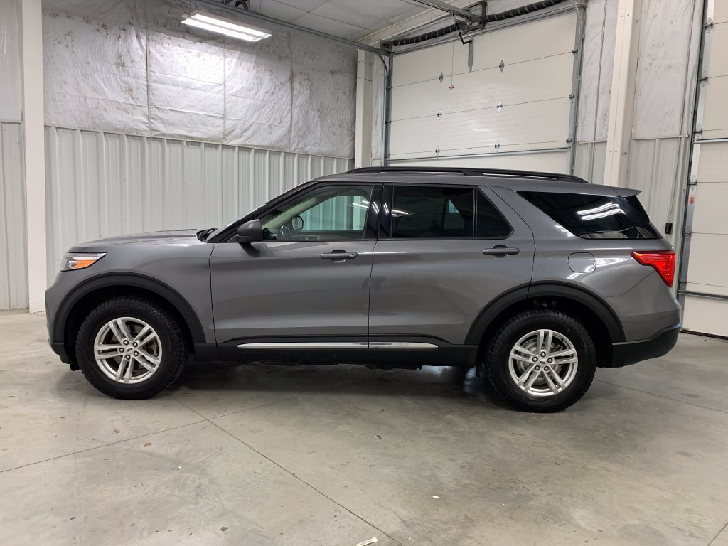 Used 2022 Ford Explorer XLT AWD/4WD image 3