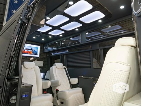 Used 2024 Mercedes-Benz Sprinter 3500 image 27