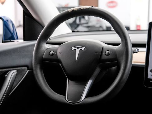 Used 2021 Tesla Model Y Long Range AWD/4WD image 19
