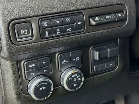 Used 2024 GMC Yukon XL Denali w/ Advanced Technology Package AWD/4WD image 11