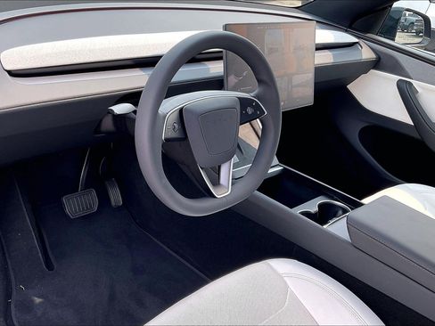 Used 2026 Tesla Model Y AWD image 13