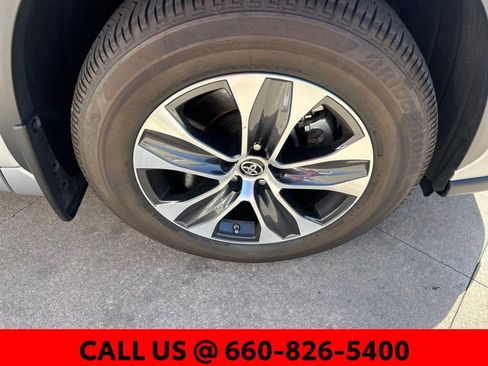Used 2022 Toyota Highlander XLE image 6