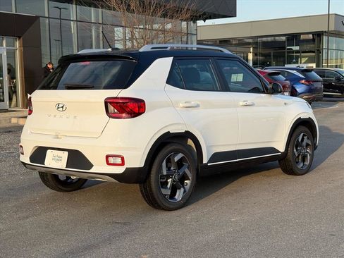 Used 2026 Hyundai Venue SEL image 3