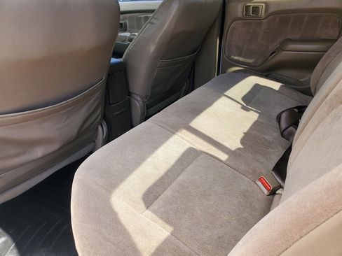 Used 2003 Toyota Tacoma w/ SR5 Package image 24