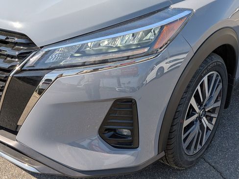 Used 2021 Nissan Kicks SR w/ Exterior Package image 9