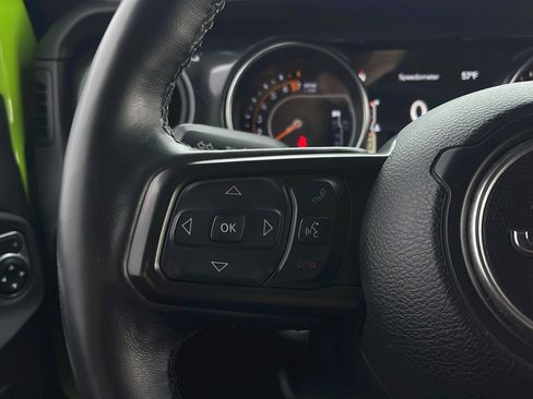 Used 2021 Jeep Gladiator Sport image 20